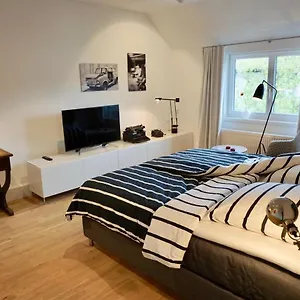 Schoenfelder Apartment